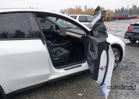 2020 Tesla Model Y Long Range Dual Motor All-Wheel Drive z USA, uszkodzony, nr VIN 5YJYGDEEXLF055748